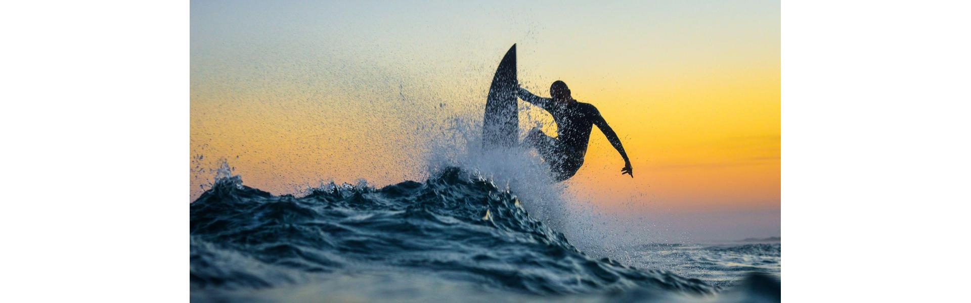 As praias de Matosinhos e do Porto vão, uma vez mais, receber os grandes nomes do longboard nacional, nos dias 05 e 06 de Outubro, com o patrocínio oficial da Tudor e da Marcolino Relojoeiro.

Pelo segundo ano consecutivo, as duas marcas juntam-se para apoiar a realização da 4ª etapa do Circuito nacional, organizando uma série de iniciativas, à parte da competição, que apelam à atividade física dos seus clientes, amigos e entusiastas da modalidade. O sábado começa com um batismo de surf e termina com um sunset. No domingo, efetuam-se as entregas dos trofeus pelas mãos dos patrocinadores e entidades oficiais.

Esta 10.ª edição do PORTO&MATOSINHOS WAVE SERIES, é uma das iniciativas com maior relevo no calendário dos desportos de ondas na região Norte do país, organizada pela Onda Pura Surf Center em colaboração com as câmaras municipais do Porto e de Matosinhos, com o apoio da Federação Portuguesa de Surf.
