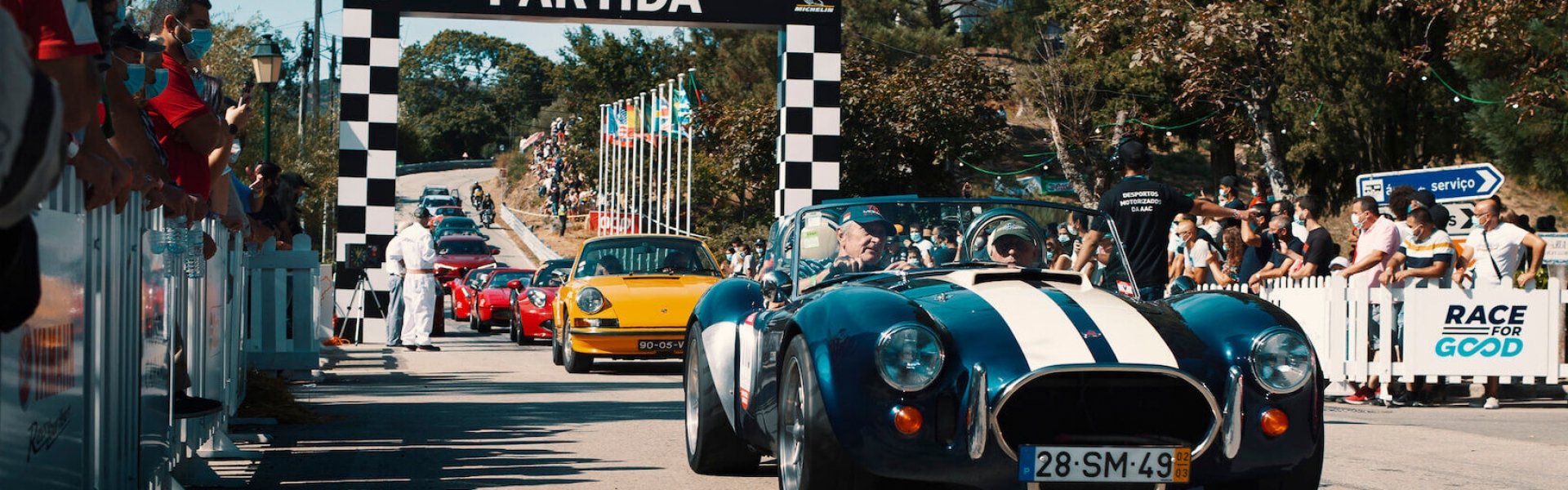 A Marcolino, referência incontornável na relojoaria e joalharia de luxo, estreia-se como Time Keeper oficial do Caramulo Motorfestival, que decorre de 06 a 08 de Setembro. Para além disso, a Marcolino dá também nome ao parque de assistência principal do evento.

Organizado pelo Museu do Caramulo com o Automóvel Club de Portugal, o Caramulo Motorfestival é o maior festival motorizado em Portugal, dedicado aos automóveis e motociclos clássicos e desportivos, de que combina competição com um conjunto de ações lúdicas e turísticas.​ O programa inclui a Histórica Rampa Michelin, a Coleção de Automóveis, Motociclos, Velocípedes e Miniaturas do Museu do Caramulo, a Feira de Automobilia, a Bikersville by Cartrack, concentrações de clubes, Pista Júnior, entre outras atividades cheias de adrenalina.

“Queremos estar com os nossos clientes, dos mais aficionados aos curiosos pelo desporto motorizado, assim como todos aqueles que reconhecem a Marcolino Relojoeiro como um parceiro de confiança, desde 1926”, refere Miguel Neves, COO da marca.

Vai poder encontrar-nos no lounge da tenda VIP com alguns dos modelos mais emblemáticos das nossas marcas, assim como no espaço exterior em frente ao Museu. Junte-se à Marcolino nesta celebração extraordinária.
